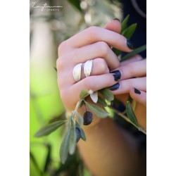 Two facing leaves ring